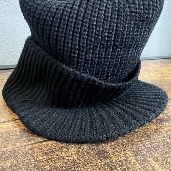Hurley Black Cable Knit Caylin Beanie Cap With Hat Brim Visor NWT - Picture 2 of 5